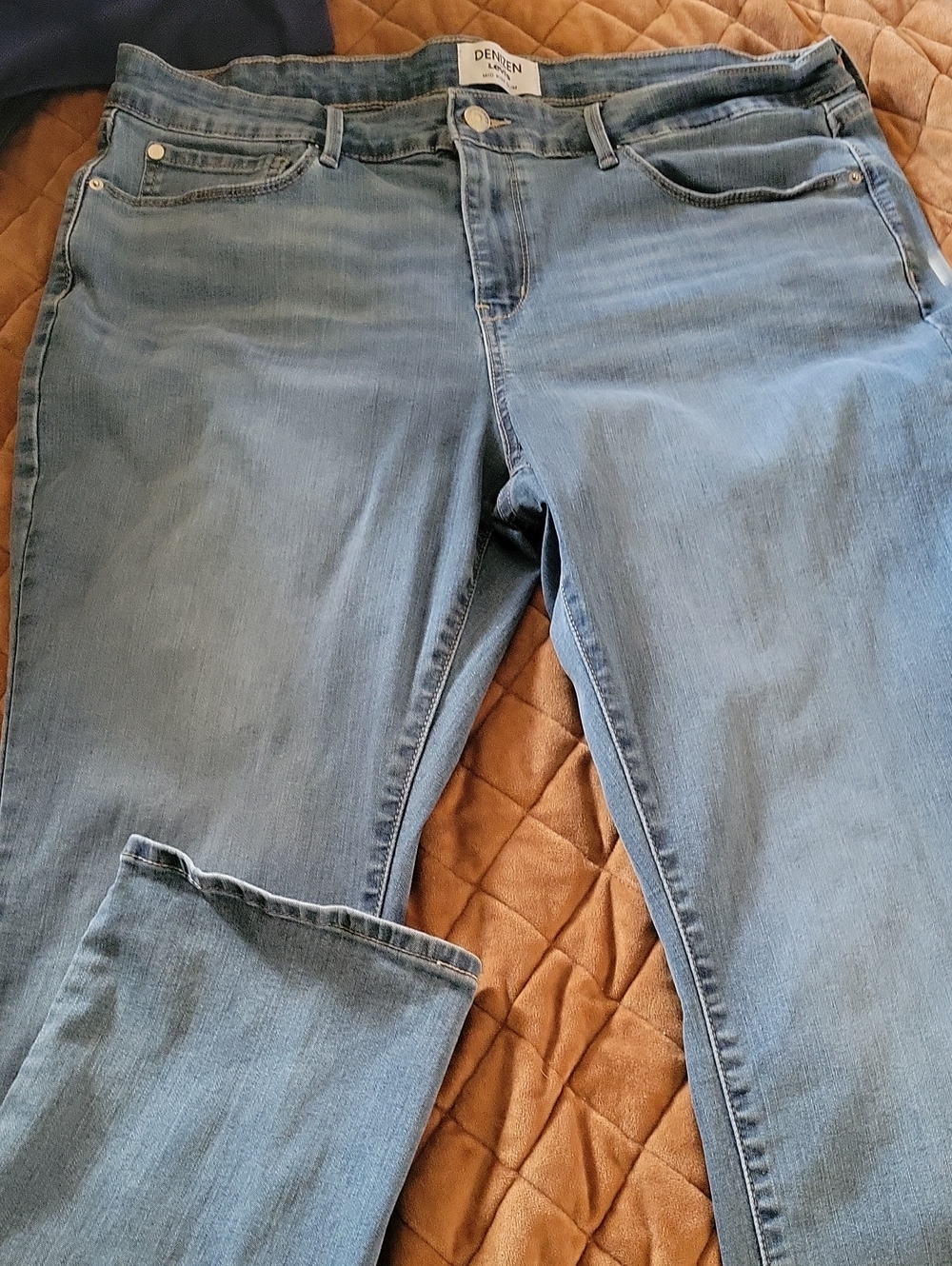 Denizen from Levi's Women’s Skinny Jeans - Light Blue Wash